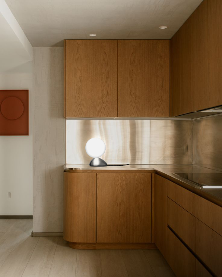 Grasp Table Lamp